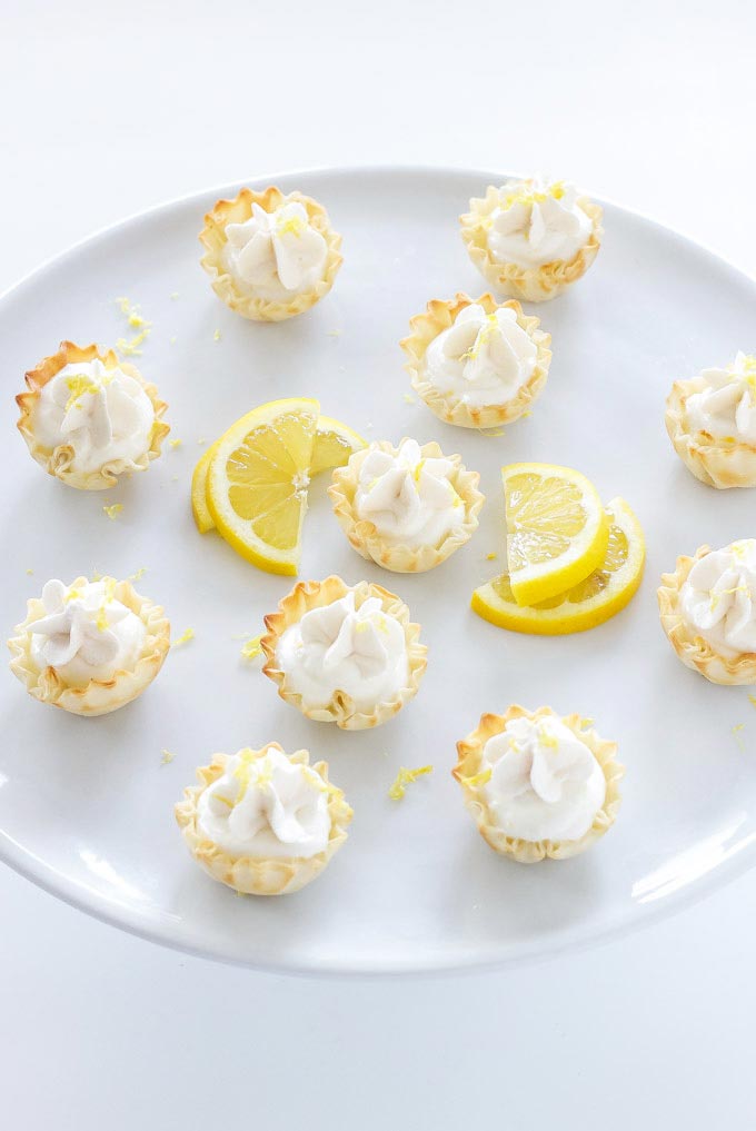 Mini Lemon Cream Pies // Small Sweets for a Dessert Reception - weddingfor1000.com