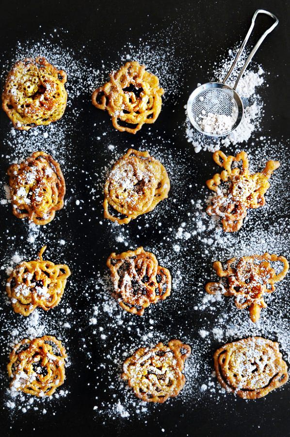 Pumpkin Funnel Cakes // Small Sweets for a Dessert Reception - weddingfor1000.com