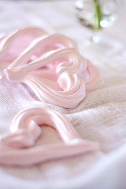 Pink Heart Meringue Cookies // Small Sweets for a Dessert Reception - weddingfor1000.com