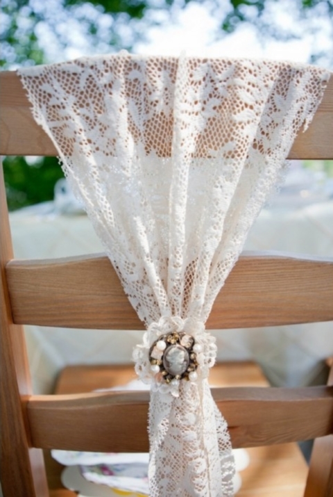 Adorable chair decoration ideas! - weddingfor1000.com brooch