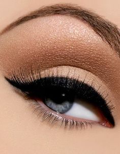 winged eyeliner