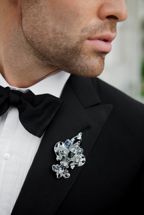 the styled groom boutonniere ideas
