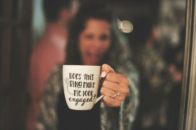 Does this mug make me look engaged? weddingfor1000.com