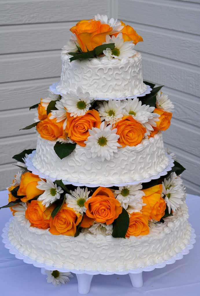 save on the cake by prettying up a less expensive version - weddingfor1000.com