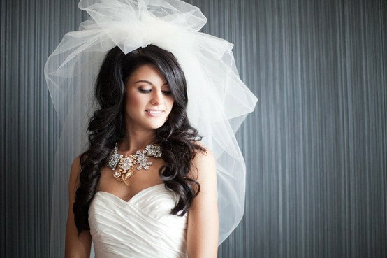 beautiful flyaway veils are perfect for highlighting your face! weddingfor1000.com