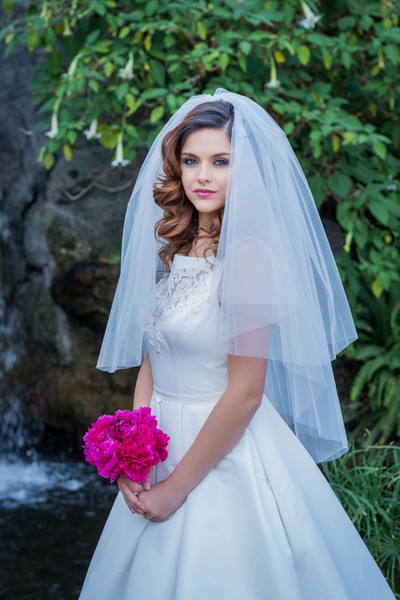 the traditionally perfect wedding veil is the elbow length veil - weddingfor1000.com