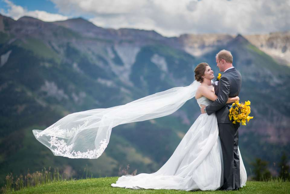 the perfect wedding veil photo - weddingfor1000.com