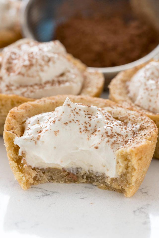 Tiramisu Cookie Cups // Small Sweets for a Dessert Reception - weddingfor1000.com