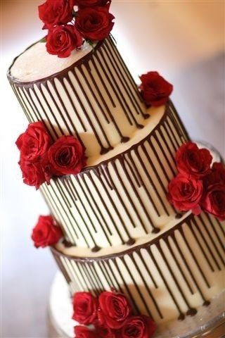 These are the 15 BEST Wedding Cake and Icing Flavor Combinations! weddingfor1000.com