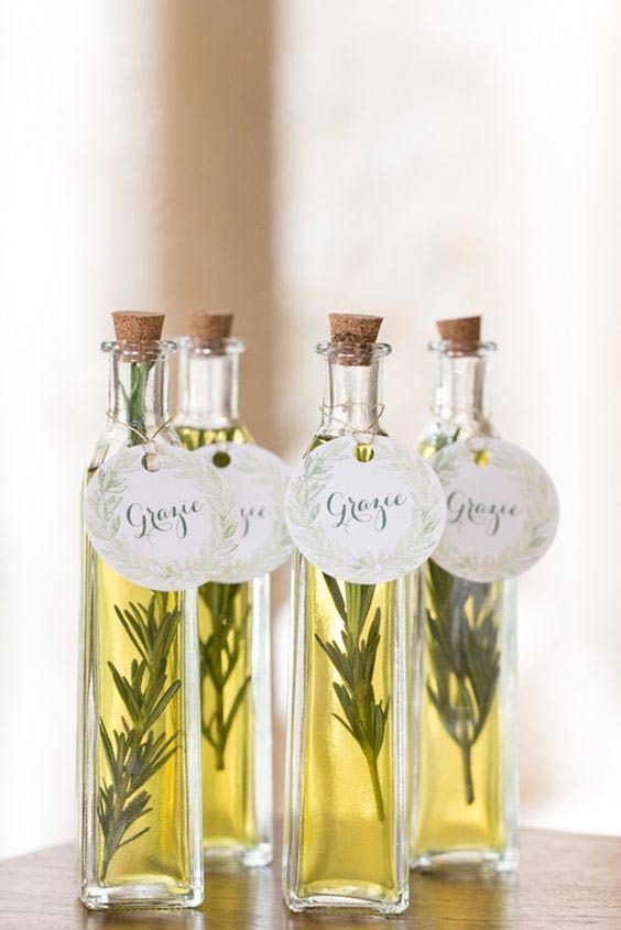 7 Awesome Destination Wedding Guest Favors Ideas - weddingfor1000.com