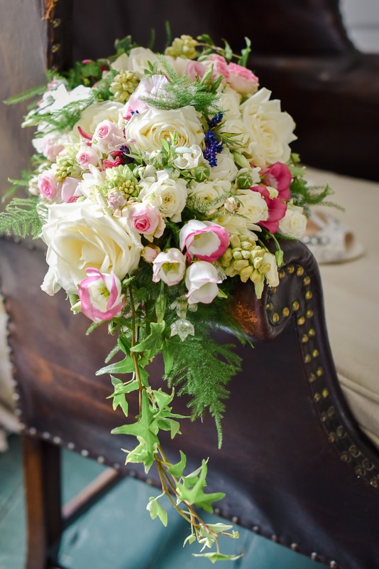 Carry Beautiful, Affordable Wedding Flowers With These Florist Tips - weddingfor1000.com